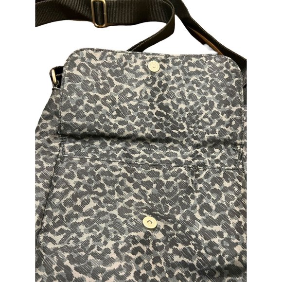 Baggallini Charcoal Cheetah Print Crossbody Bag Adj Strap Front Flap NWOT - Picture 3 of 5